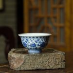 文卿草堂青花压手杯